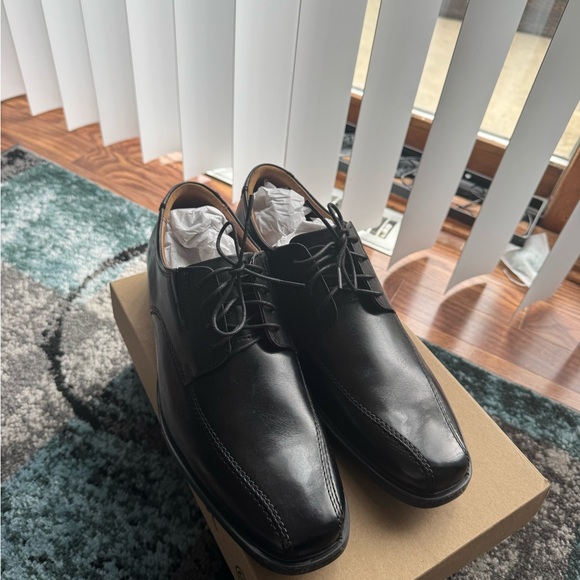 Classic Black Men's Dress Shoes - Picture 1 of 3
